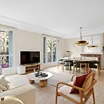 572 Tania - Apt With Balcony Near Eiffel Tower
