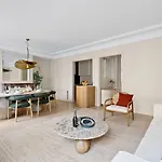 572 Tania - Apt With Balcony Near Eiffel Tower