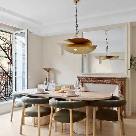 572 Tania - With Balcony Near Eiffel Tower Apartment *